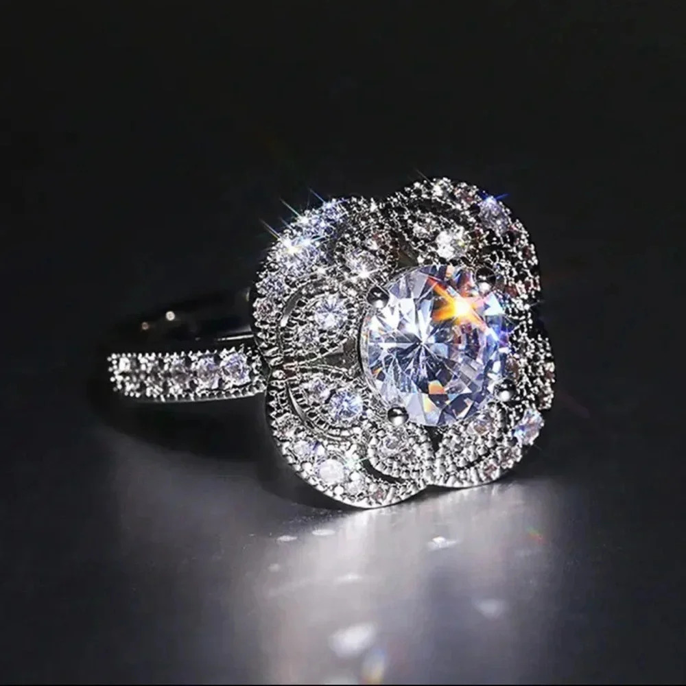 Vintage Flower Zircon Flower Round Zircon Inlaid Ladies Ring